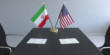 تحقق رشد اقتصادی با استفاده از ظرفیت داخلی و مذاکره