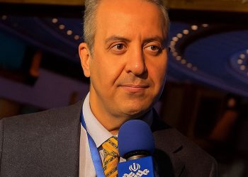 شرکت صفاشیر پارس جایزه روز ملی صنعت و معدن را دریافت کرد