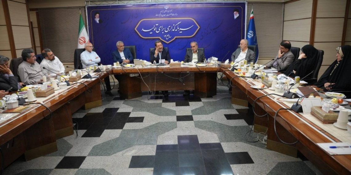 افزایش مزیت رقابتی تولیدکنندگان داخلی با ارائه تسهیلات ارزان قیمت و مشوق‌ها