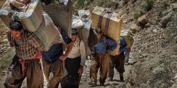 کولبری و ته‌لنجی؛ نجات معیشت یا تهدید اقتصاد؟
