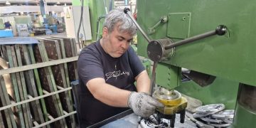 افت‌وخیز تولید در بخش صنعت ایران در مهرماه