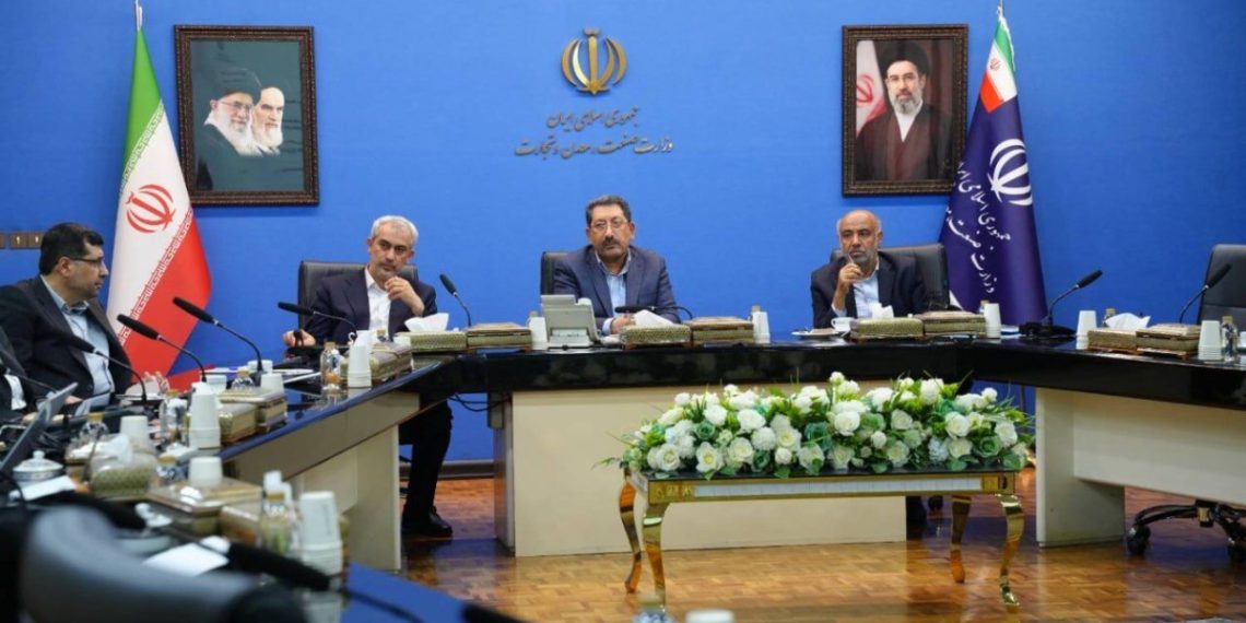 حمایت فوری از تولید و بازسازی واحدهای آسیبدیده در نشست ۳ وزارتخانه